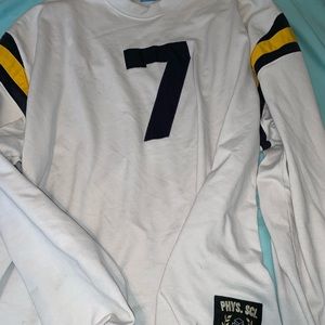 Comfortable, long sleeve, mens longsleeve.